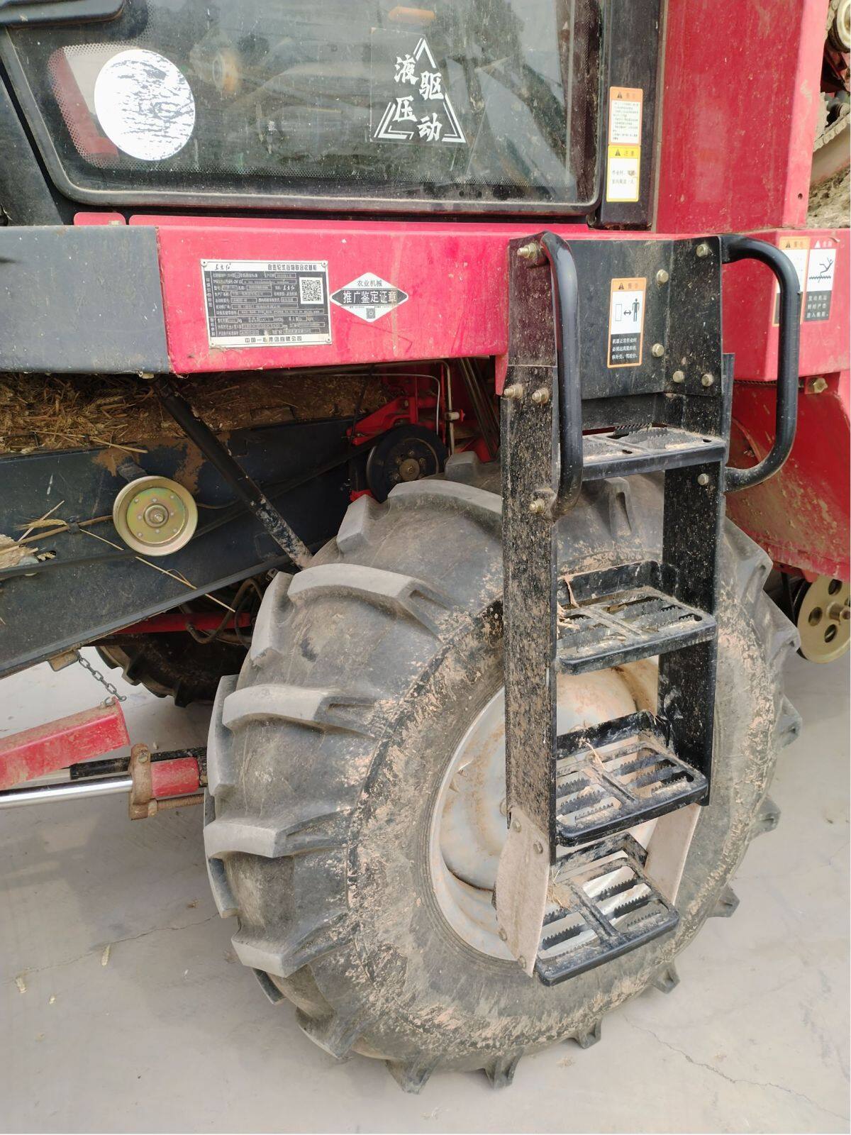 东方红4LZ-9B1自走轮式谷物联合收割机