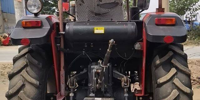 东方红MF400拖拉机