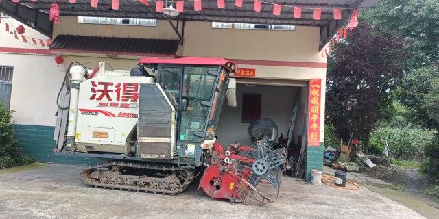 沃得旗舰版收割机