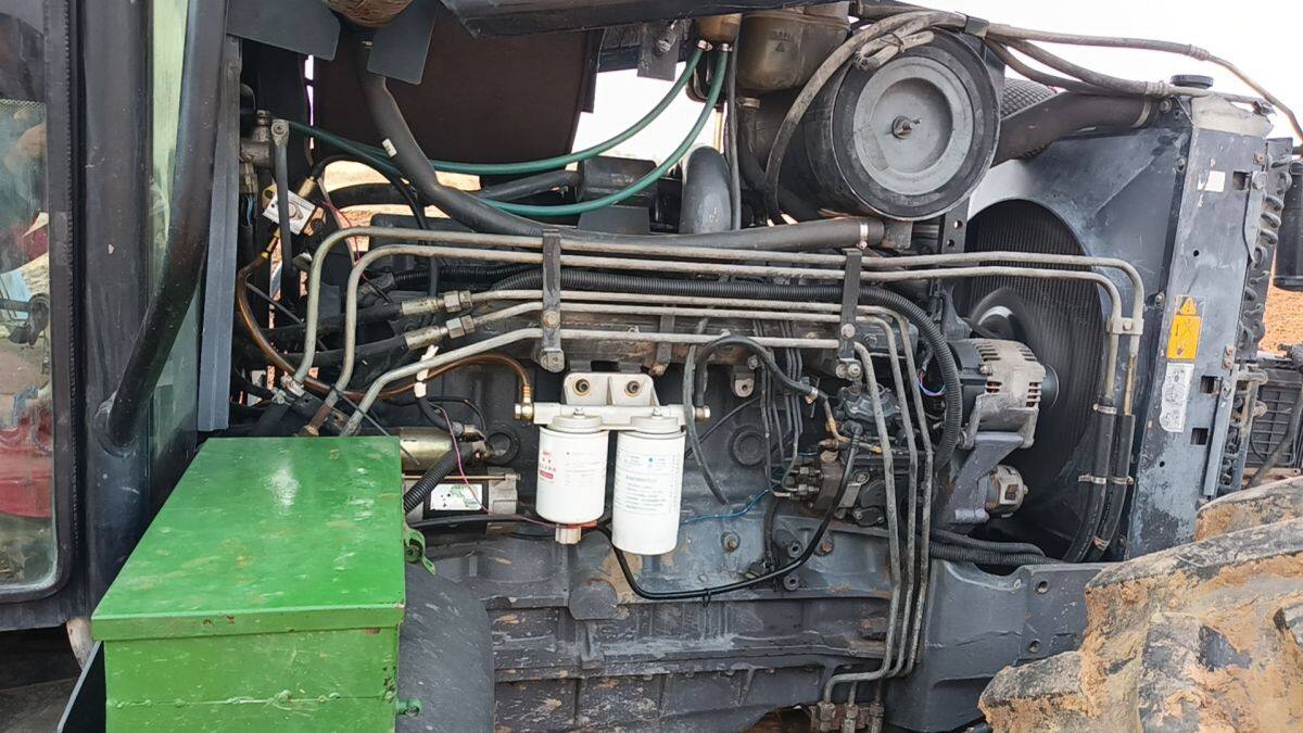 纽荷兰TM165拖拉机