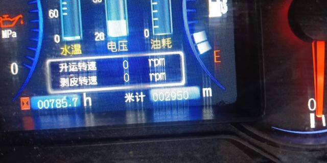 天人小六行玉米收割机