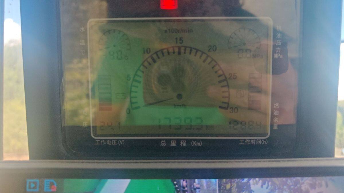 迪马4YZ-5G自走式玉米收割机