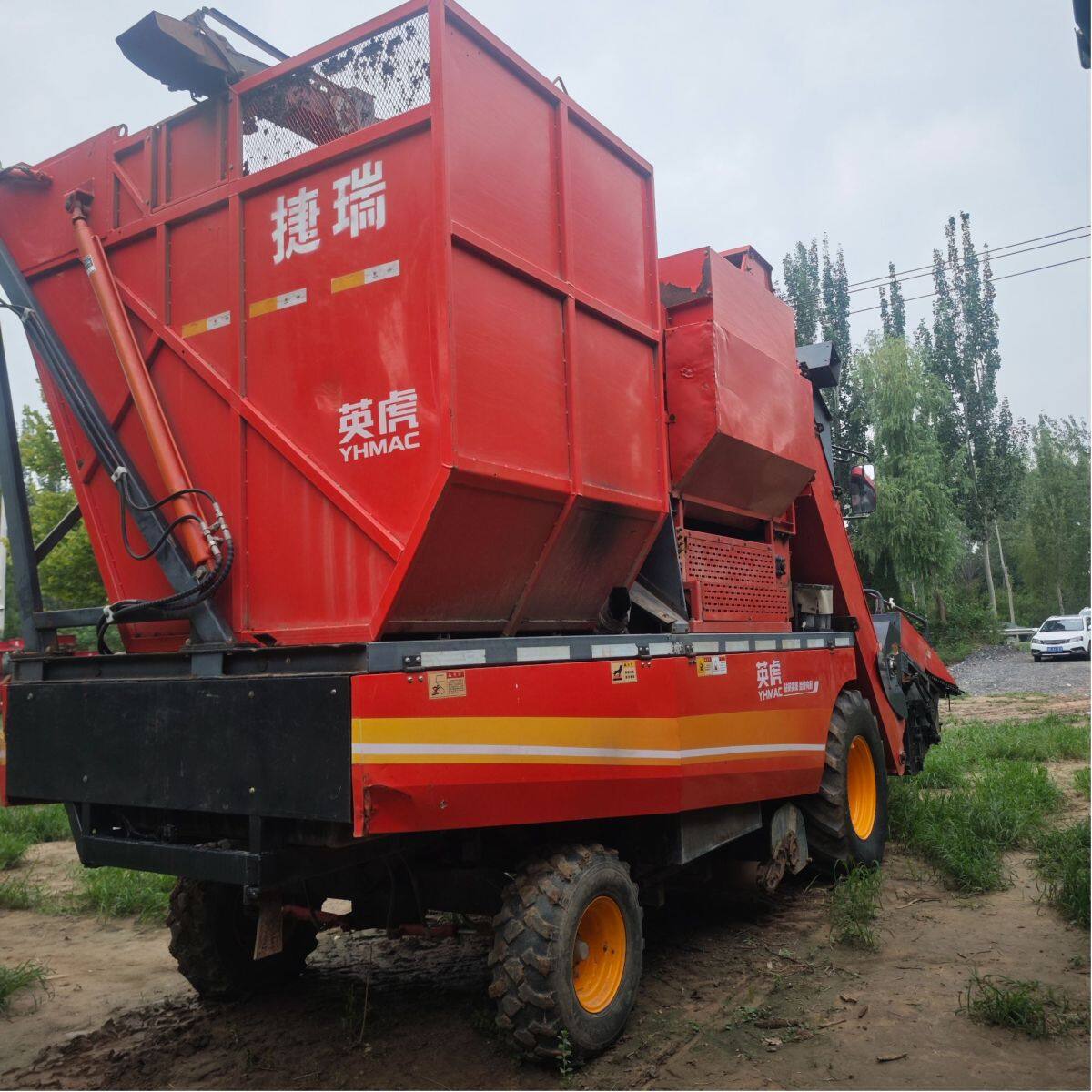 英虎4YZJ-4自走式玉米穗茎兼收机