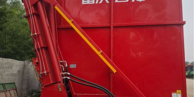 雷沃谷神CF04自走式玉米收获机