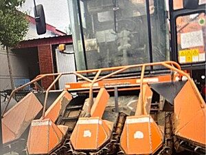 哈克4YZB-4自走式玉米收获机
