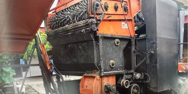 哈克4YZB-4自走式玉米收获机