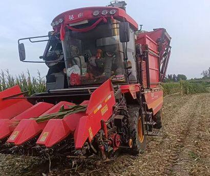 英虎4YJ-4FR自走式玉米莖穗兼收收割機