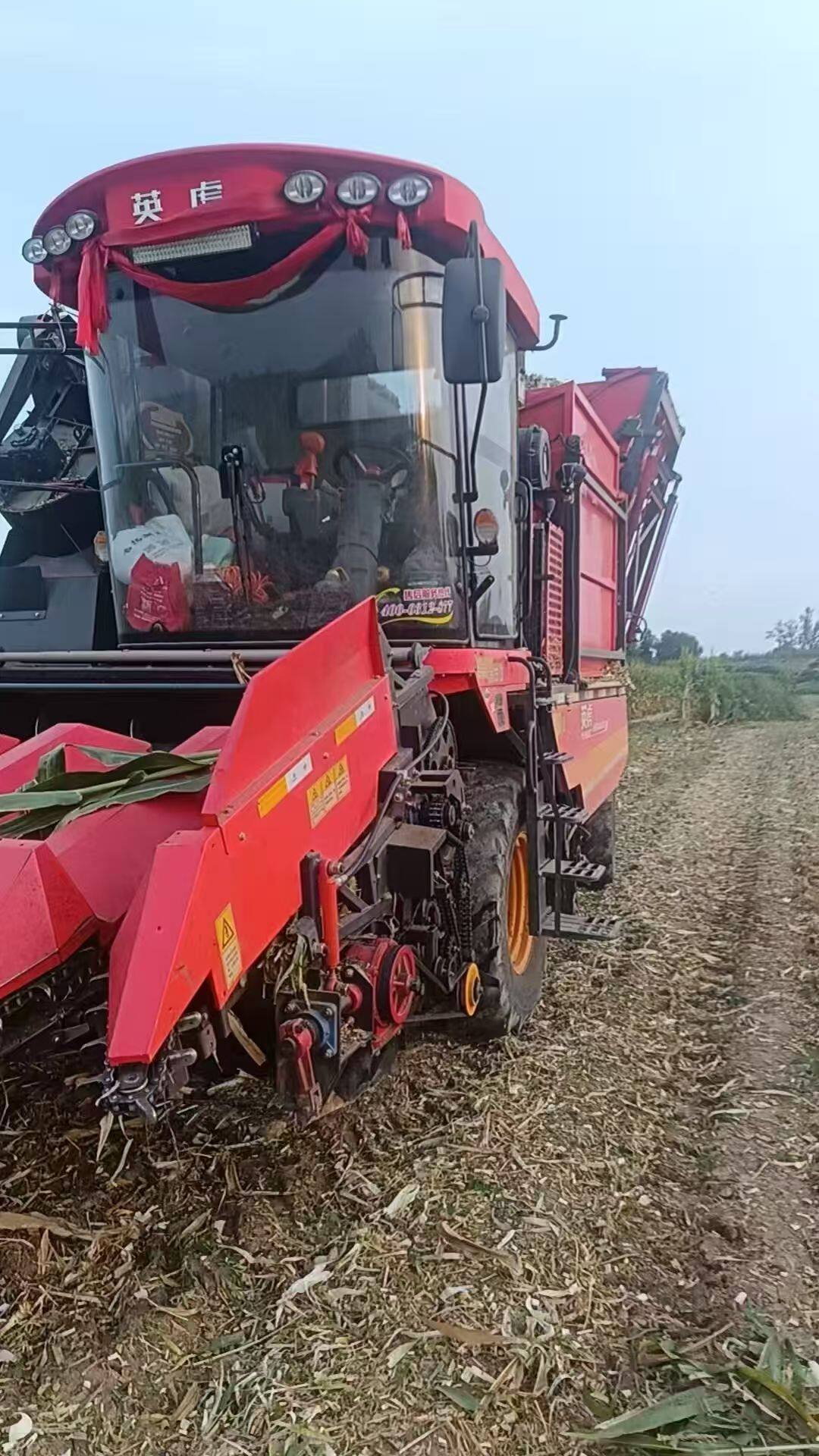 英虎4YJ-4FR自走式玉米茎穗兼收收割机