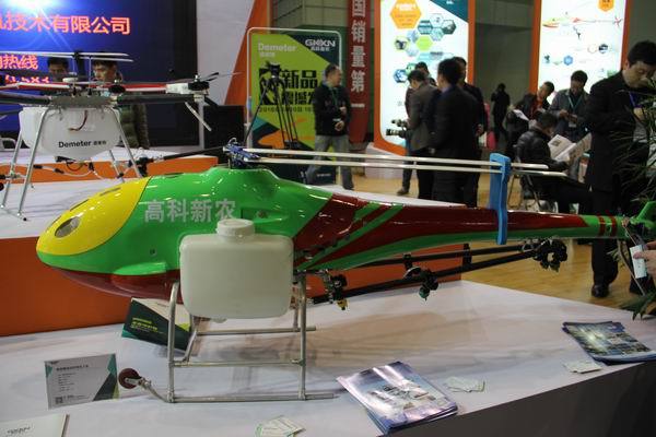 全国农机展览会在郑州举办 植保无人机受关注
