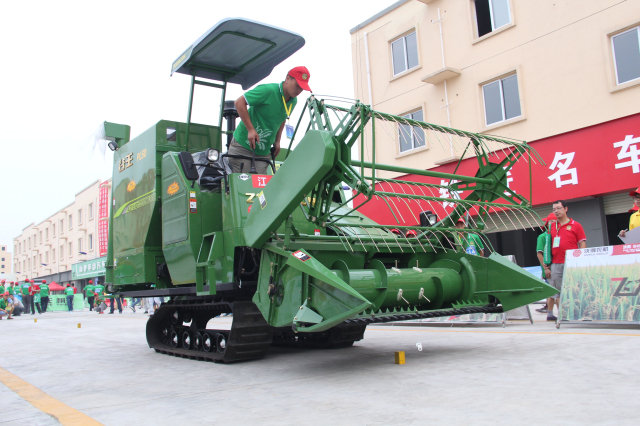 中联重科为江西省水田农业生产提供了拖拉机,收割机,烘干机等全程机械
