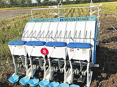 龙舟水稻插秧同步精量施肥机： 除了节肥增产，还有一个意外收获