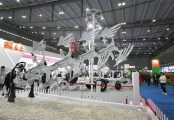 長(cháng)沙全國農機展：龍豐展位精彩紛呈，農業(yè)機械創(chuàng  )新魅力盡顯