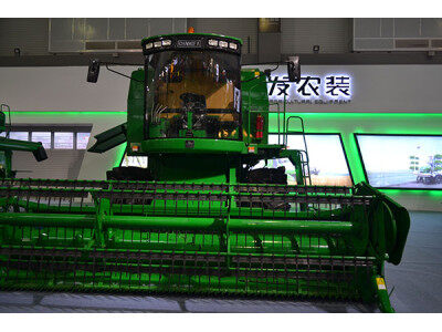 常發(fā)佳聯(lián)CF809(4LZ-6)收割機
