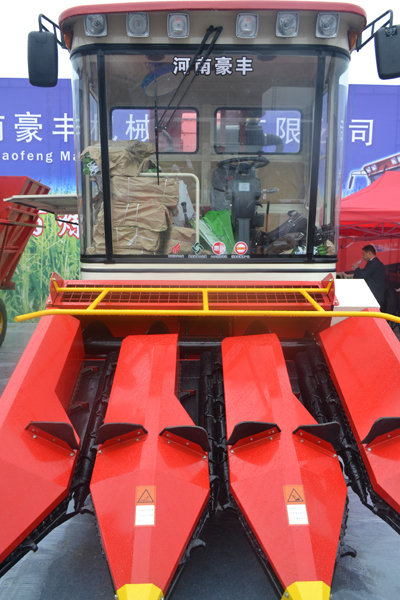 豪丰4YZ-3自走式玉米收获机
