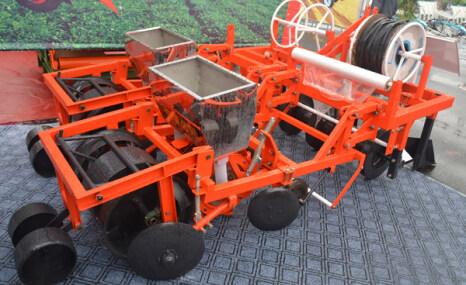 東泰2MB-2/4型花生鋪膜播種機