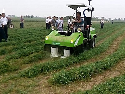 鑫農9G-1.2型自走式旋轉割草壓扁機