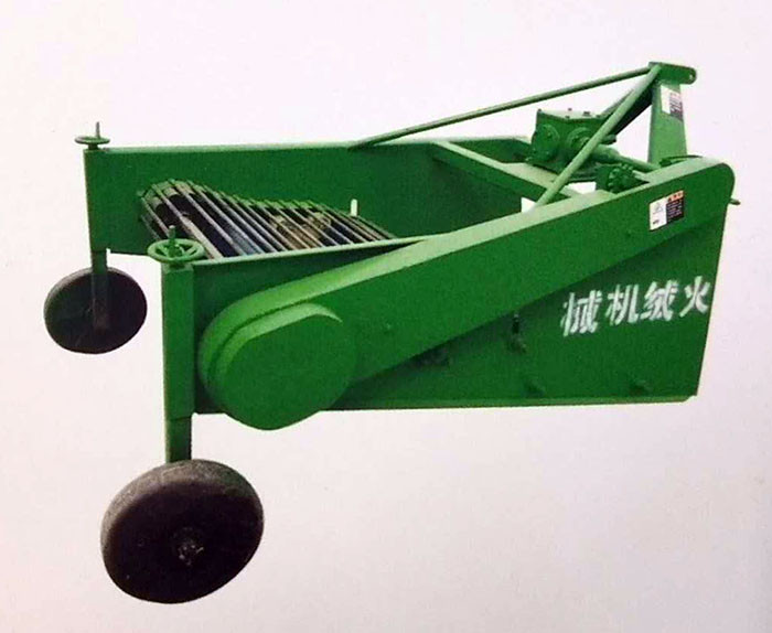 青州火绒4YF-700马铃薯收获机
