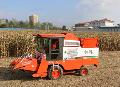 仁達4YZX-2C自走式玉米收割機