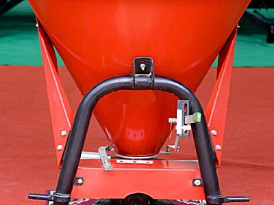 亚泰CDR-600悬挂式撒肥机