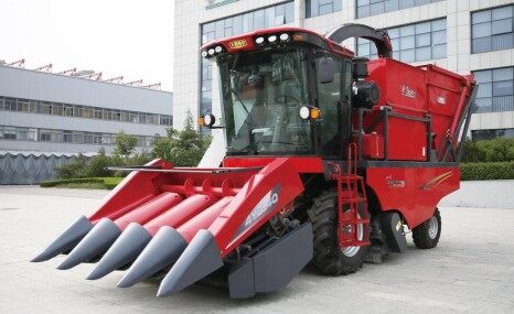 山東天鵝4YZ-4Q自走式玉米聯(lián)合收獲機