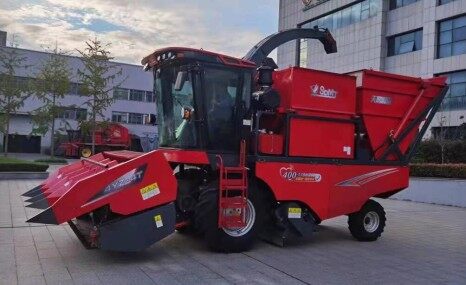 山東天鵝4YZ-4T自走式玉米聯合收獲機