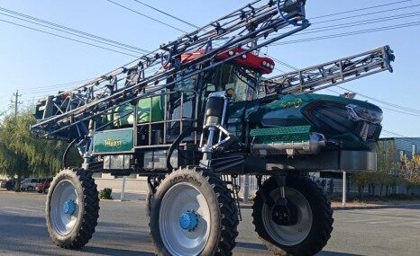 華璽3PWZ-4000自走式噴桿噴藥機(jī)