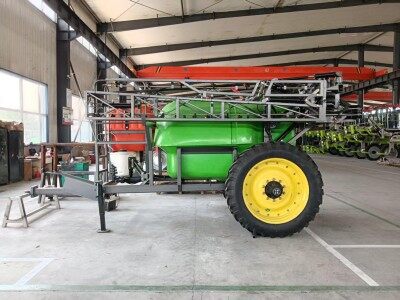 華璽3WPQ-4000牽引式玉米噴桿噴藥機