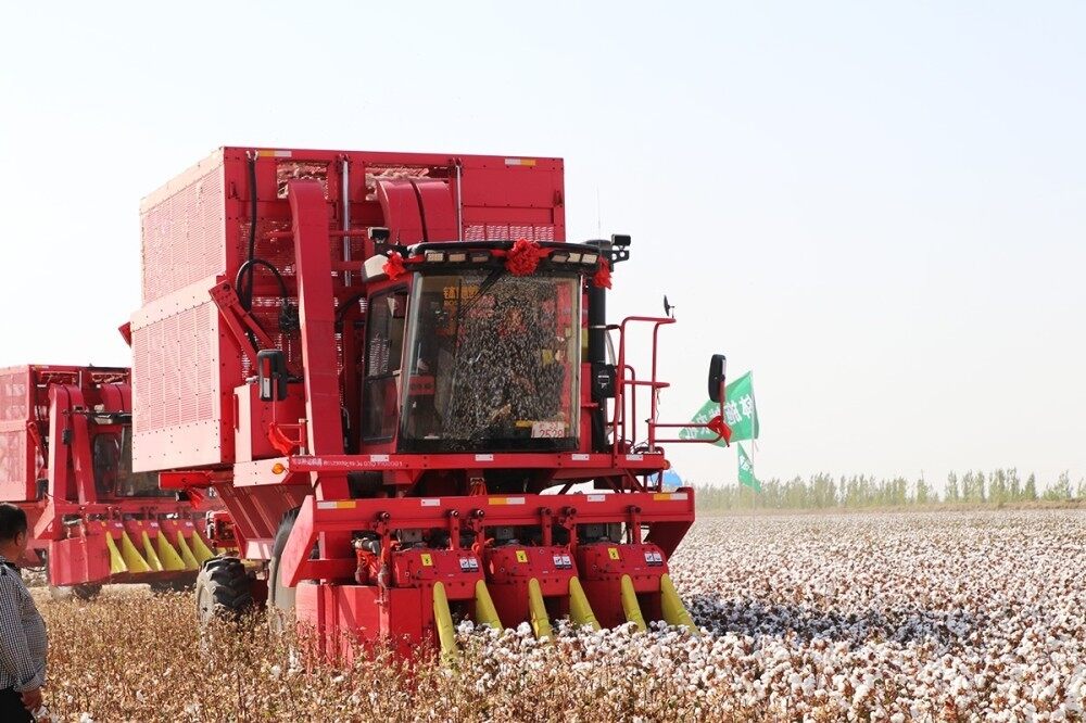 钵施然4MZ-3B型自走式棉花收获机
