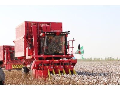 钵施然4MZ-3B型自走式棉花收获机