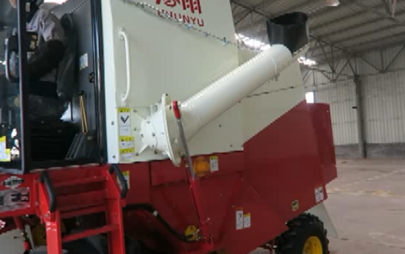 卸糧筒的使用與保養--春雨4LZ-7小麥收獲機的調整保養