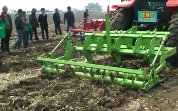 德邦大為705H深松機(jī)作業(yè)視頻