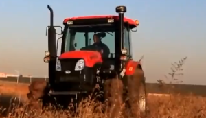 東方紅LF954-C拖拉機作業視頻