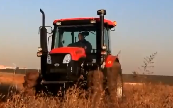 东方红LF954-C拖拉机作业视频