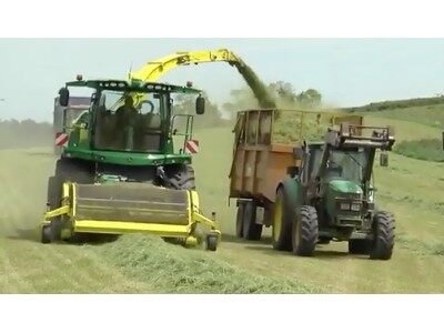 約翰迪爾8500i青貯收獲機作業視頻