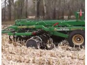 大平原深松耙茬整地机Max_Chisel处理玉米秸秆作业视频