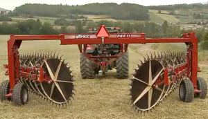 意大利赛特利斯Sltrx Pr017大型搂草机作业视频