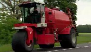 Vervaet公司2015款Hydro Trike系列自走式撒肥机-作业视频