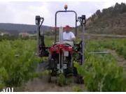 VineTech公司8390自走式葡萄收獲機(jī)
