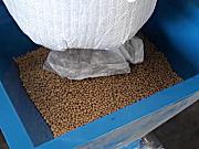 Farmet公司EP1紧凑型大豆压榨机作业视频