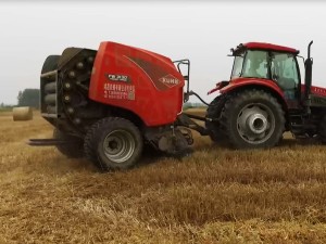 库恩FB3130圆捆机小麦秸秆打捆实地作业视频