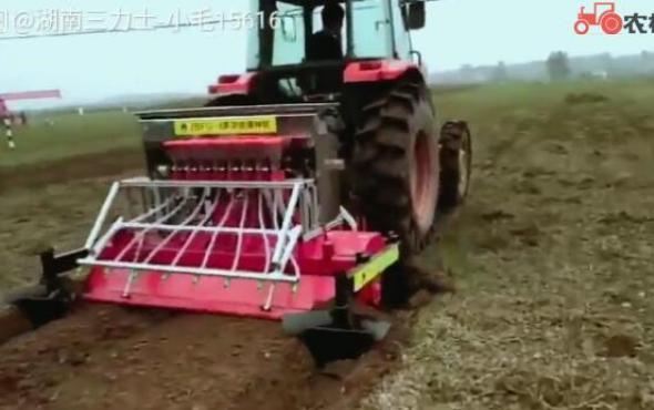 旋耕施肥播种机作业视频