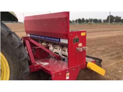 鑫乐机具一次性免耕播种小麦作业现场视频