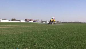 中農豐茂3WPZ-700型自走式噴桿噴霧機作業視頻