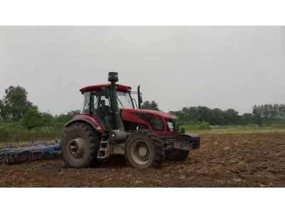 东风DF2404轮式拖拉机作业视频
