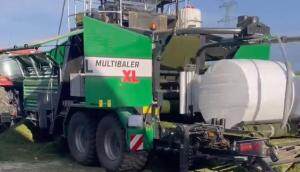 瑪提克KNOLL Multibaler XL青貯裹包一體機作業2