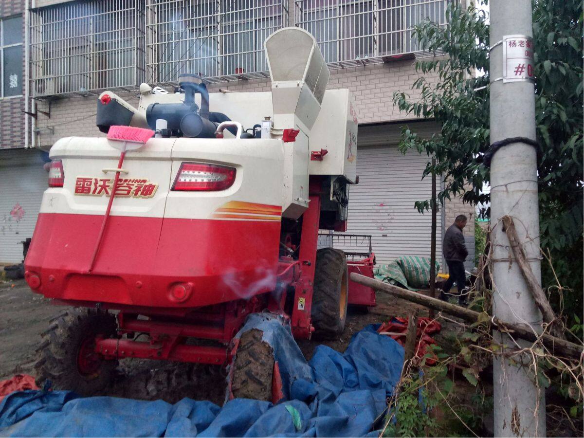雷沃谷神4LZ-7E自走式谷物联合收割机