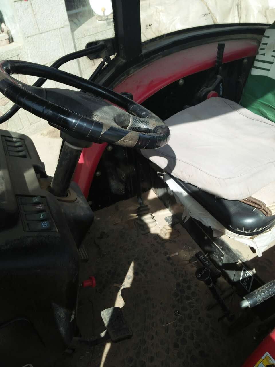 东方红MF554拖拉机