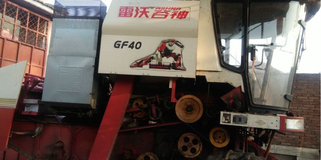 雷沃谷神GF40自走式小麦机
