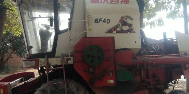 雷沃谷神GF40自走式小麦机
