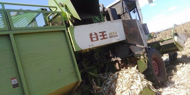 中联收获4YZ-5自走式玉米收获机